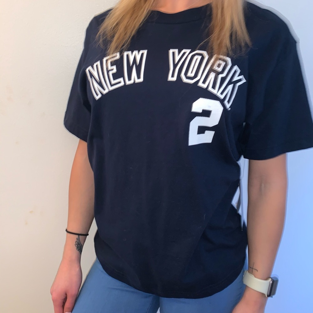 Yankees t-shirt!! Youth large fits an adult small